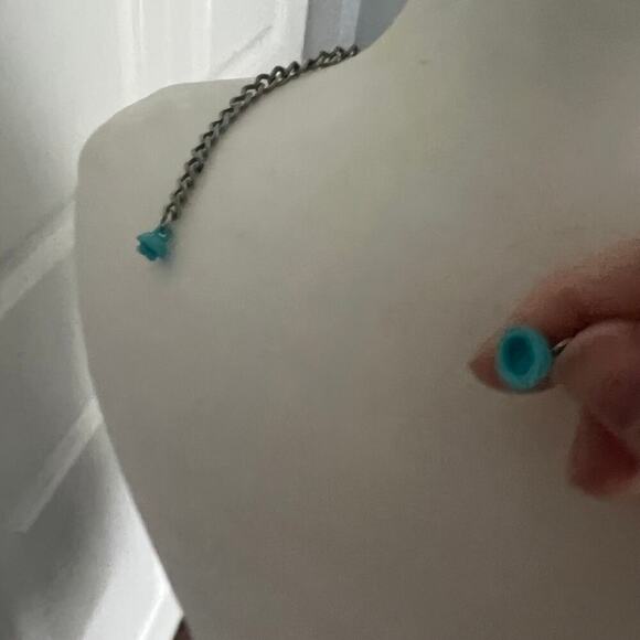 🍭6/$30 Turquoise tone plastic multistrand twist bauble necklace - Picture 4 of 4